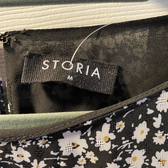 Flowy dress with floral print - Picture 2 of 2